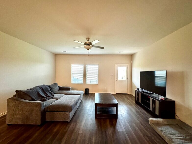 Building Photo - 5419 Big Thicket Ln
