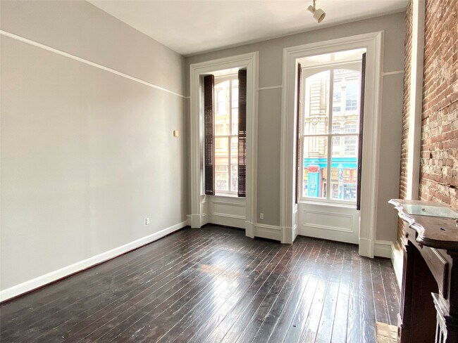 Building Photo - 2319 The Strand