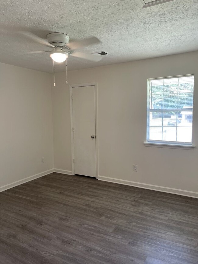 Building Photo - Ranch Home