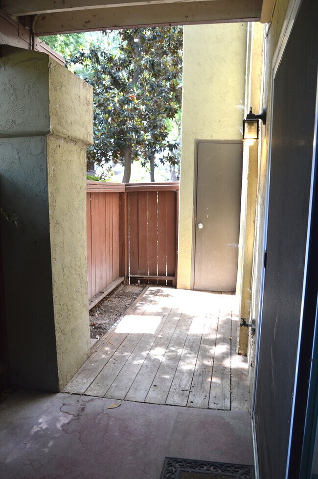 Building Photo - MOVE IN READY!! 1 Bedroom 1 Bath in Villa Borgata