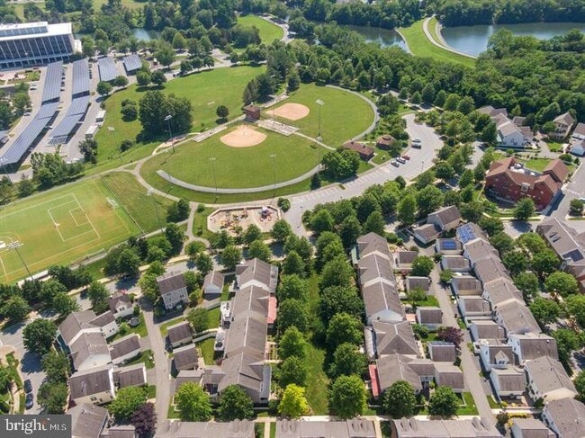 Building Photo - 52 Golden Ash Way