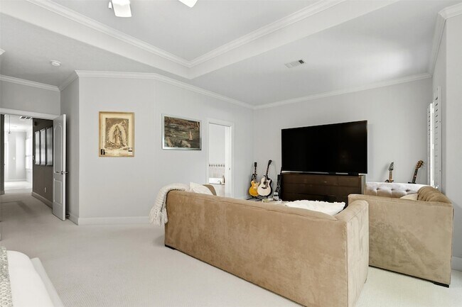 Building Photo - 1044 Memorial Village Dr