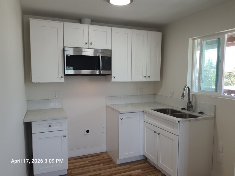 Building Photo - 515 W 104th St