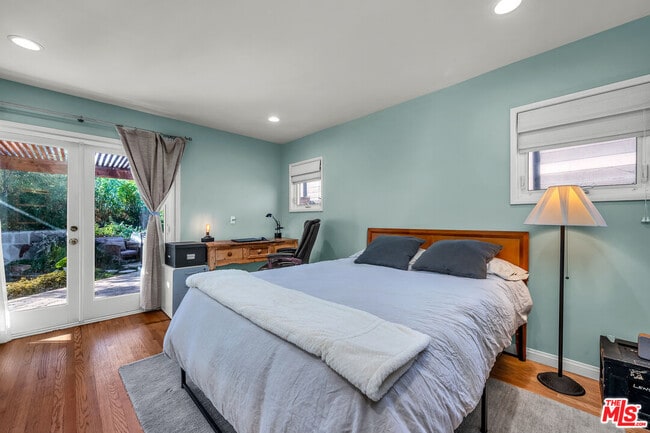 Building Photo - 8207 Stewart Ave