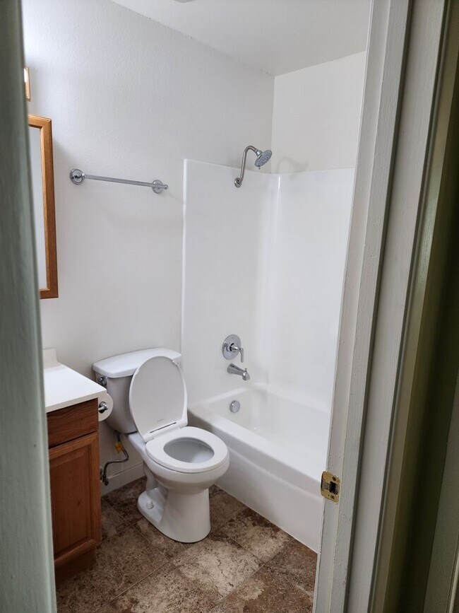 Building Photo - 3 Bedroom 2 Bathroom with Pool Near Davis High School