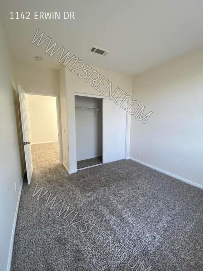 Building Photo - 1142 Erwin Dr