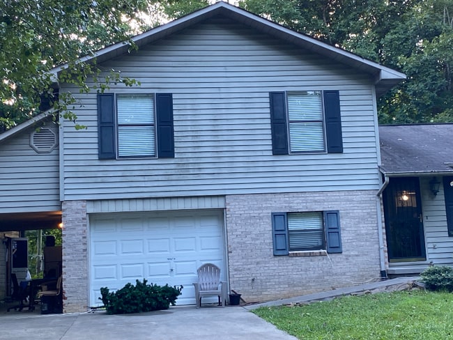 Building Photo - 2310 Red Oak Dr