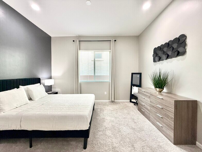 Building Photo - 8060 S Desert Indigo Dr