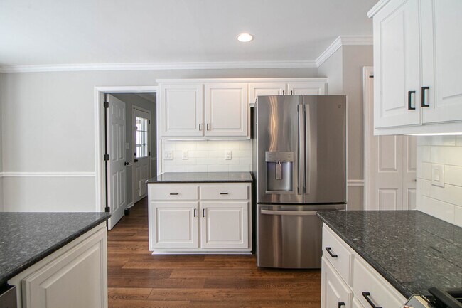 Building Photo - 2553 Emerald Ct