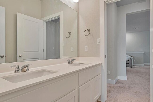 Building Photo - 175 Brooks Ranch Dr