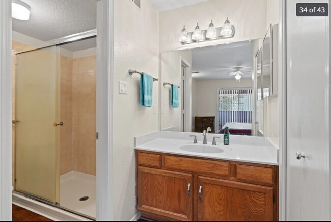 Building Photo - Downtown Third-Floor Penthouse Condo