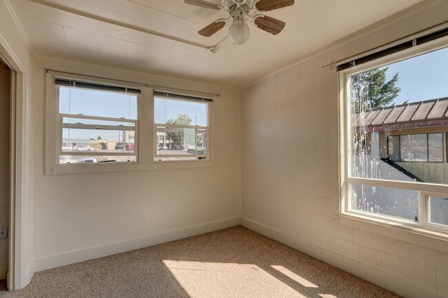 Building Photo - 645 SE Fidalgo Ave