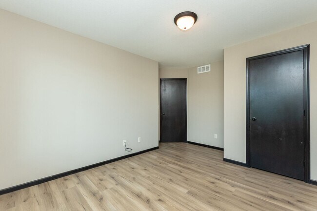 Building Photo - 11050 E Fawn Grove St