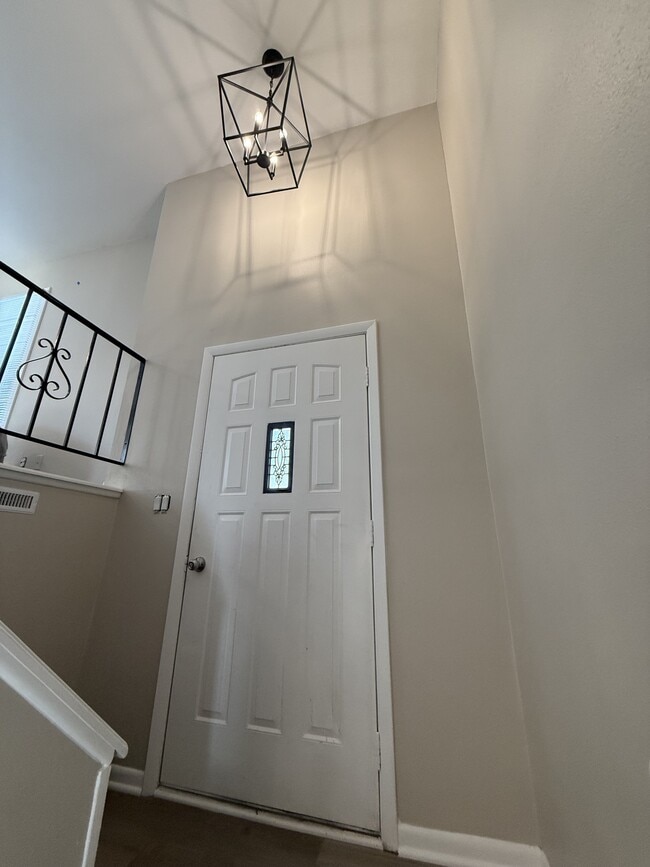 Building Photo - 1001 Caroline Terrace