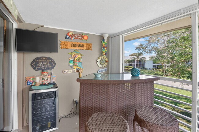 Building Photo - 6 Garden St