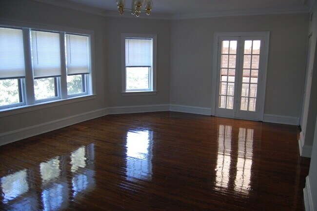 LIVING ROOM-2 - 2011 W Fargo Ave