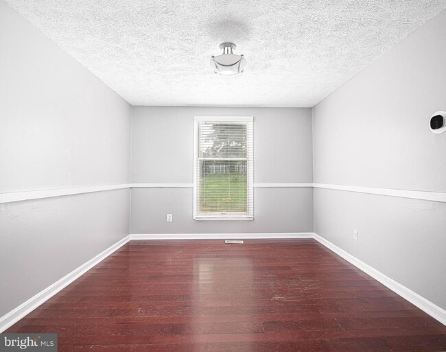 Building Photo - 703 E Broadway