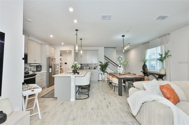 Building Photo - 1123 Crk Vly Ct