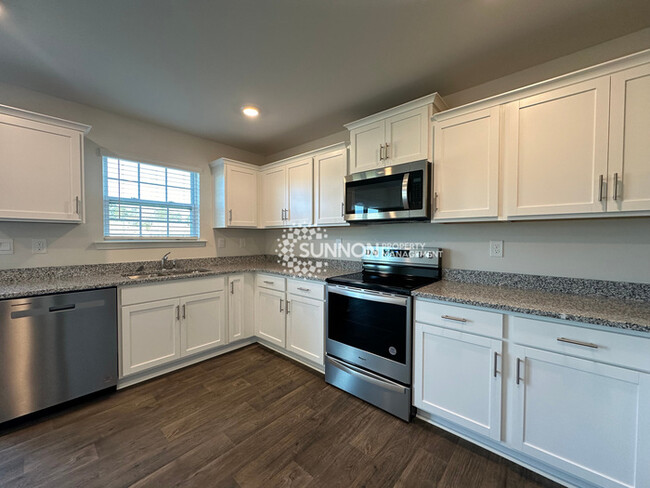 Building Photo - 4 Bedroom 2.5 Bathroom in Dallas NC