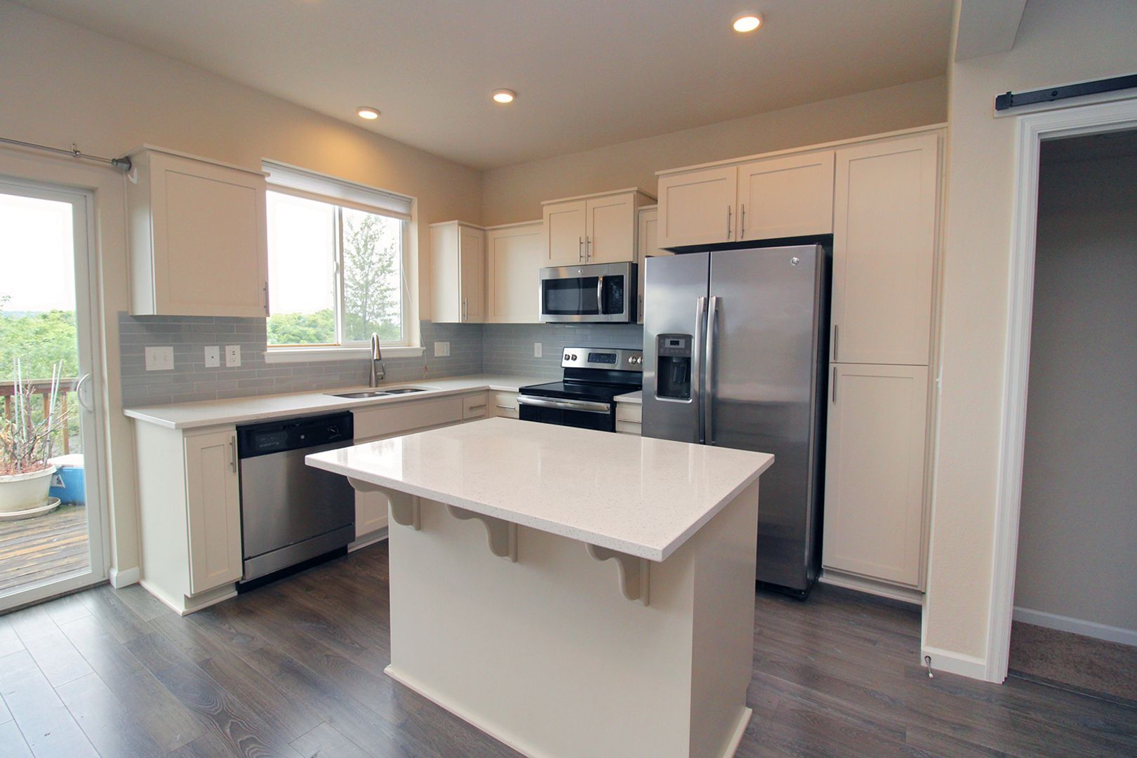 Building Photo - 15586 SE Vivian Way
