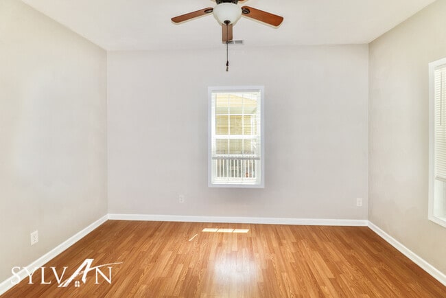 Building Photo - The living is easy in this 3 bedroom, 1.5 ...