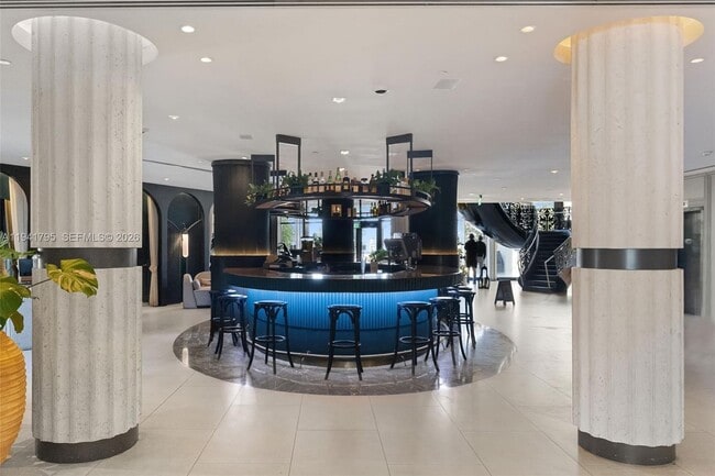 Building Photo - 1100 West Ave