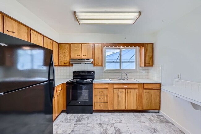 Building Photo - **Bright and Spacious 2-Bedroom Home in the Heart of Denver!!**
