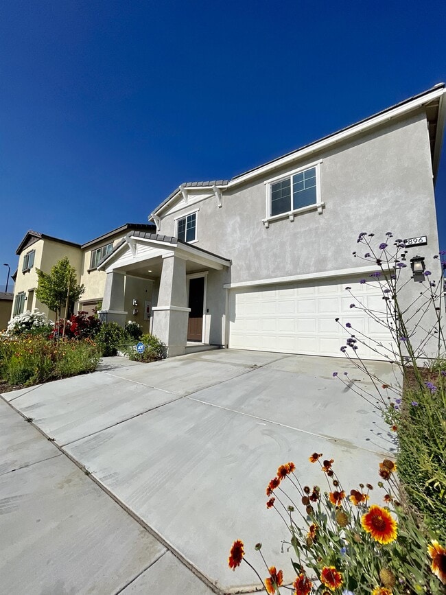 Building Photo - 896 Tierra Dr