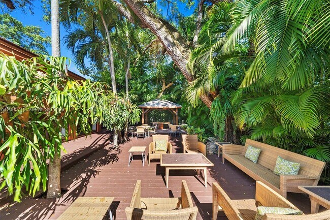 Building Photo - 5627 Granada Blvd