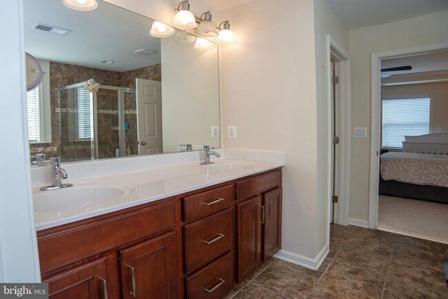 Building Photo - 20 Aster Ln