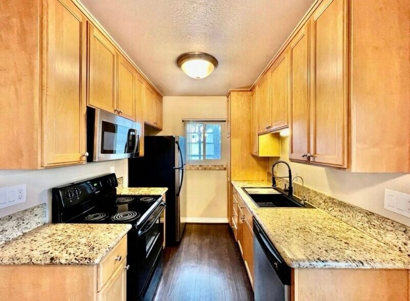 Primary Photo - 615 9th St