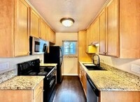 Building Photo - 615 9th St