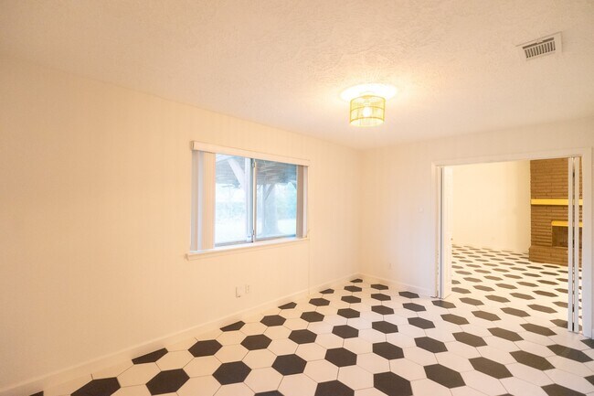 Building Photo - 1314 Frontier Ln