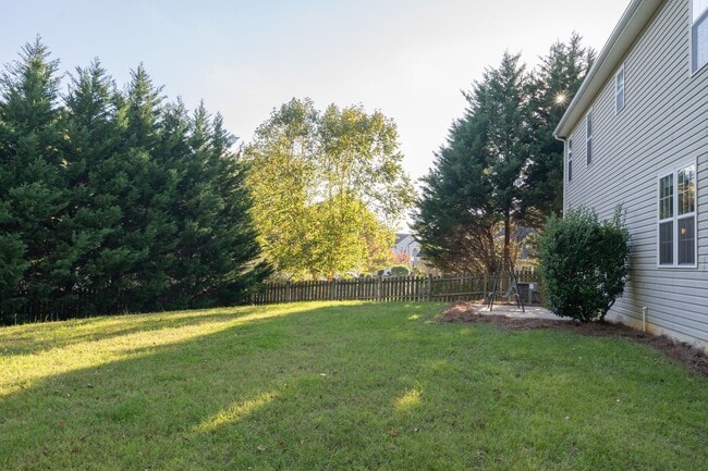 Building Photo - Pet-Friendly! Ballantyne/Blakeney, 4 bedroom-2.5 bath home on beautiful cul-de-sac lot