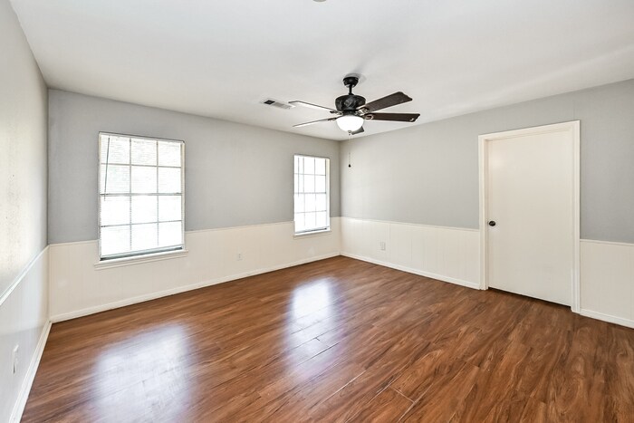 Building Photo - 10719 Idlebrook Dr
