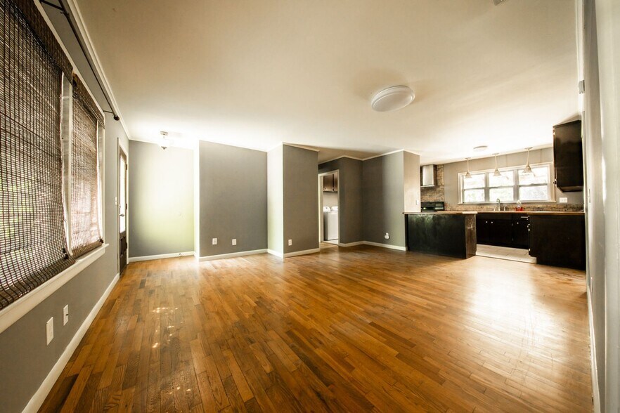 Building Photo - 1627 Oakland Ave