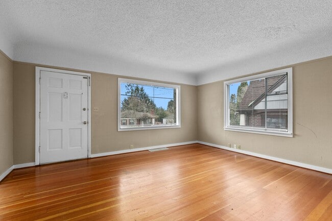 Building Photo - 3bd/1.75ba Seattle Home