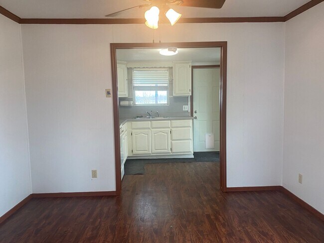 Building Photo - 2 BEDROOM COUNTRY LIVING