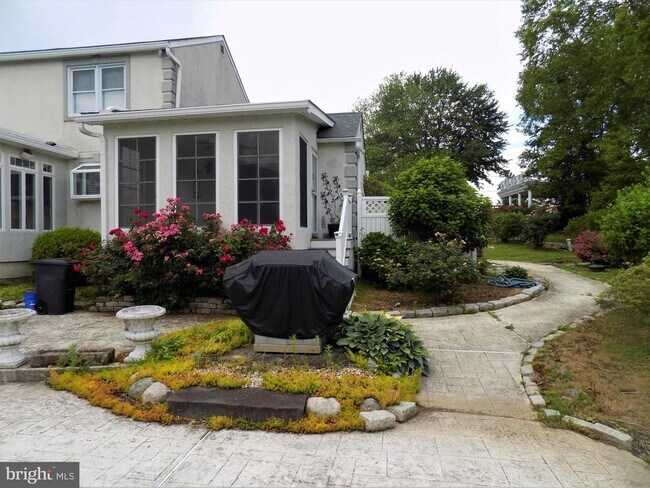 Building Photo - 313 Glenville Rd