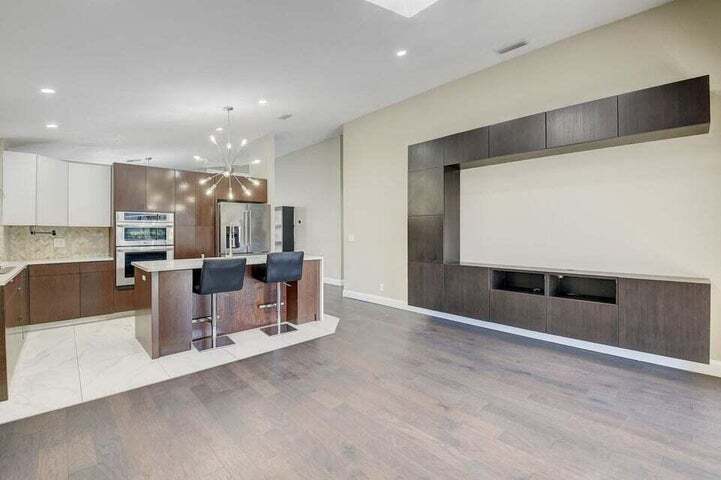 Building Photo - 8561 Tourmaline Blvd