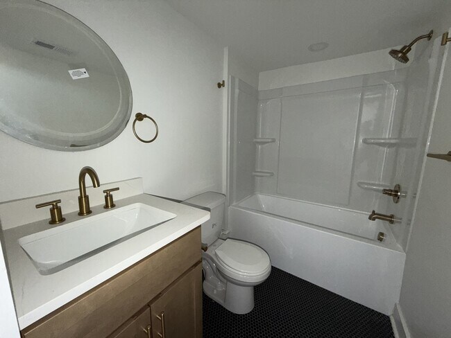 Building Photo - 901 Fifth Street - 203