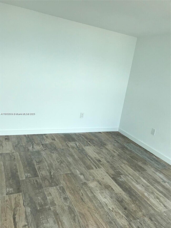 Building Photo - 650 NE 32nd St