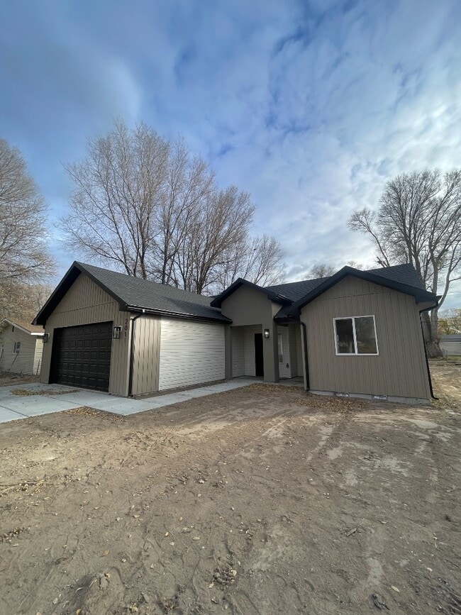 Primary Photo - 2011 18th St