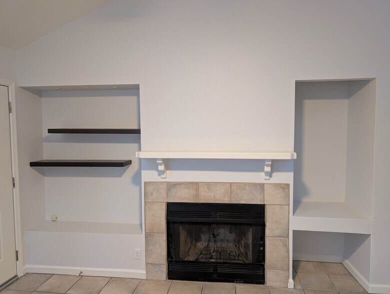 Building Photo - 3301 E Kelton Ln