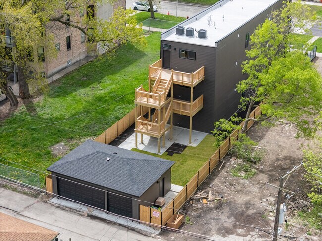 Building Photo - 5921 S Calumet Ave
