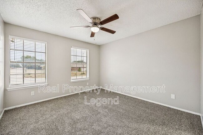 Building Photo - 8109 Silver Creek Rd