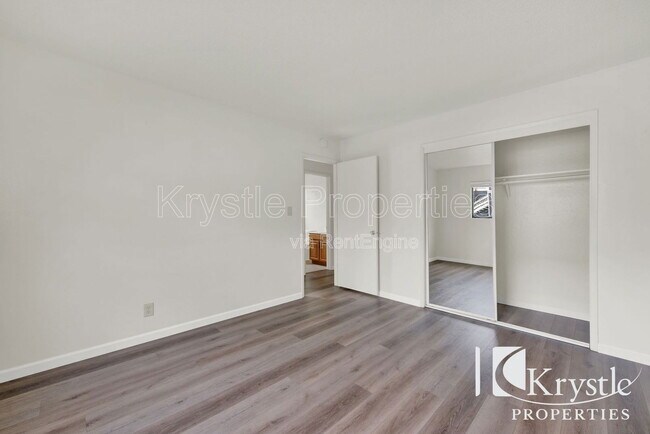 Building Photo - 133 W F St