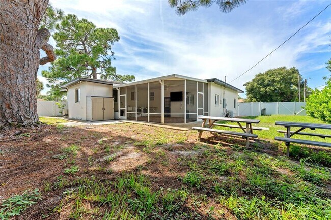 Building Photo - 1419 Tyrone Blvd N