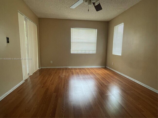 Building Photo - 9999 Summerbreeze Dr