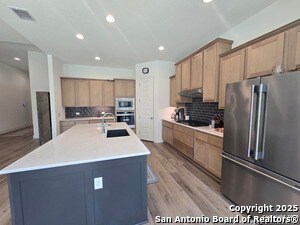 Building Photo - 161 Maravillas
